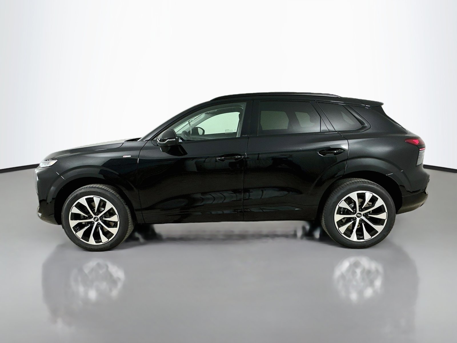New 2026 Audi Q3 quattro 2.0T AWD/4WD image 8