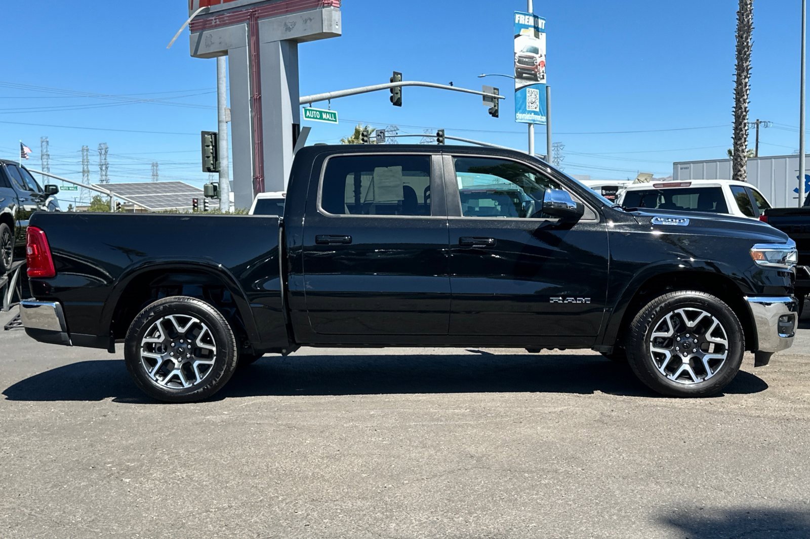 Used 2025 RAM 1500 Laramie image 3