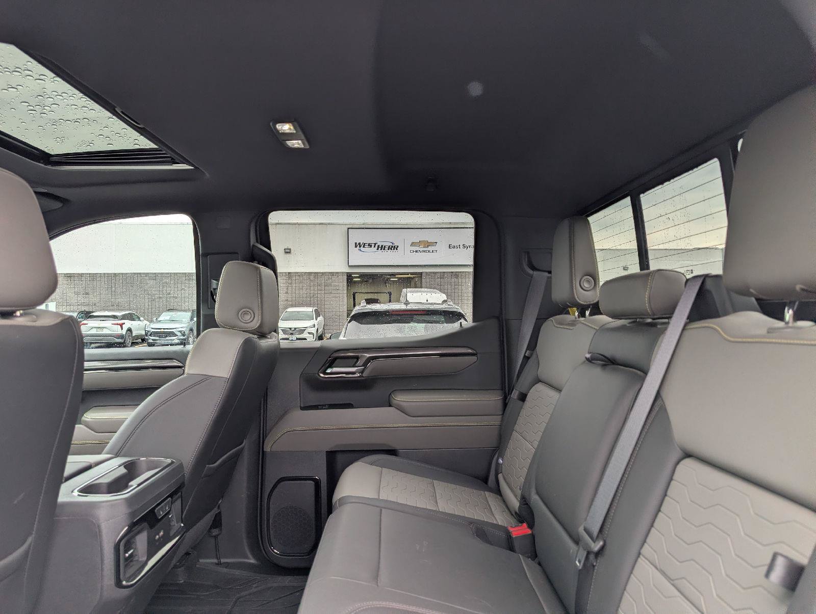 Used 2022 Chevrolet Silverado 1500 ZR2 w/ Technology Package AWD/4WD image 13
