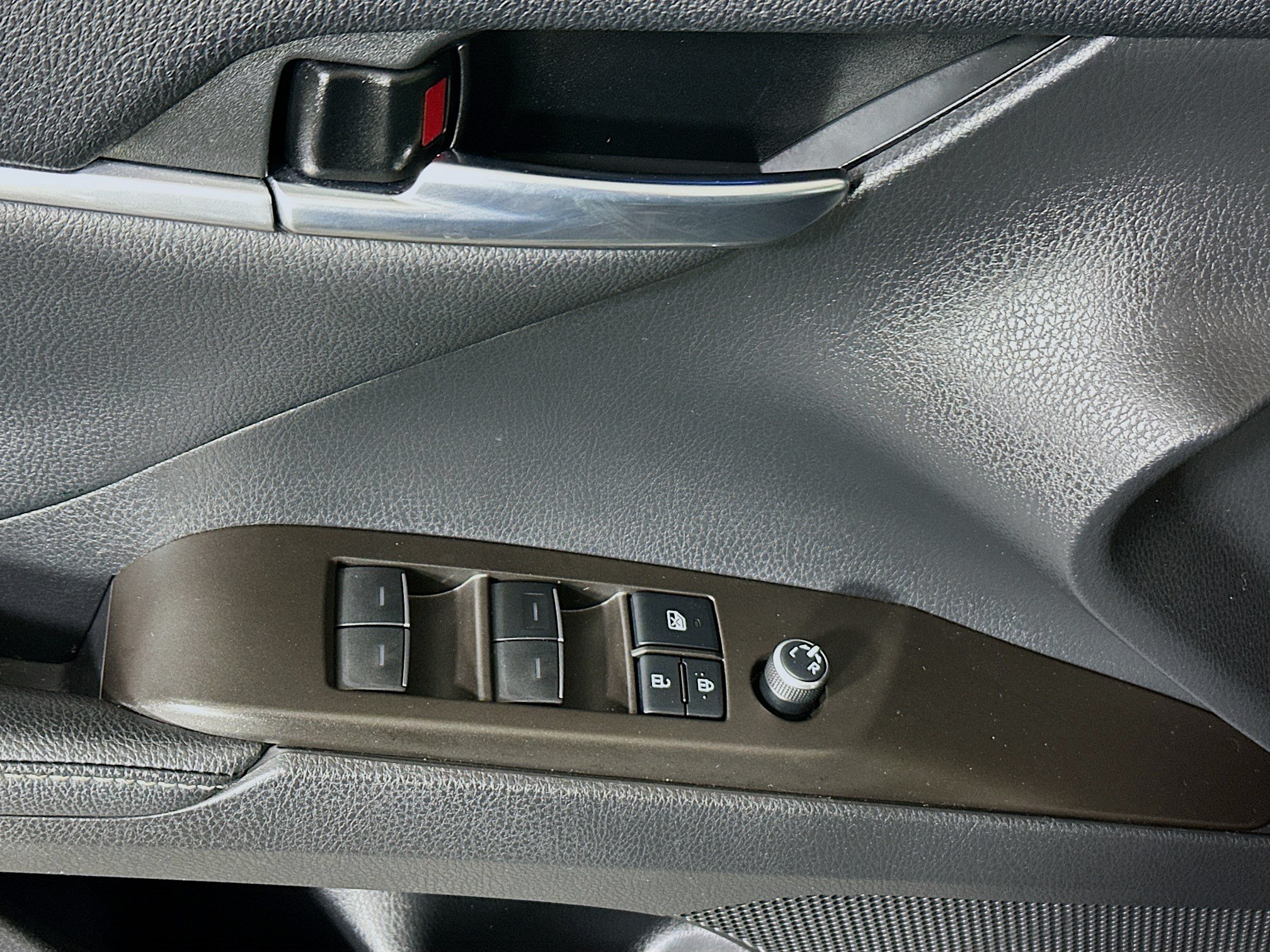 Used 2022 Toyota Camry XSE FWD image 14