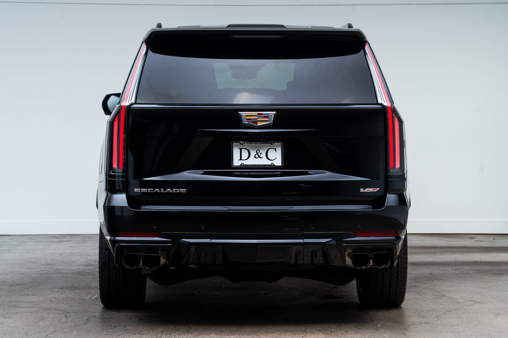 Used 2025 Cadillac Escalade ESV V AWD/4WD image 6