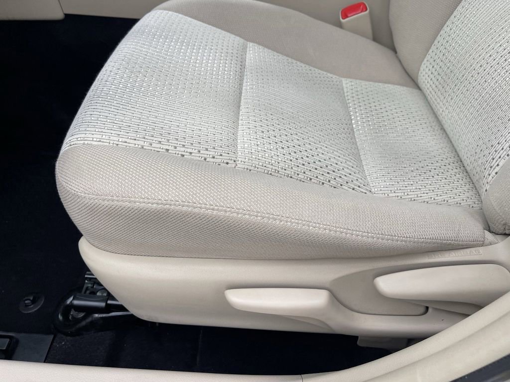 Used 2013 Toyota Camry LE image 19