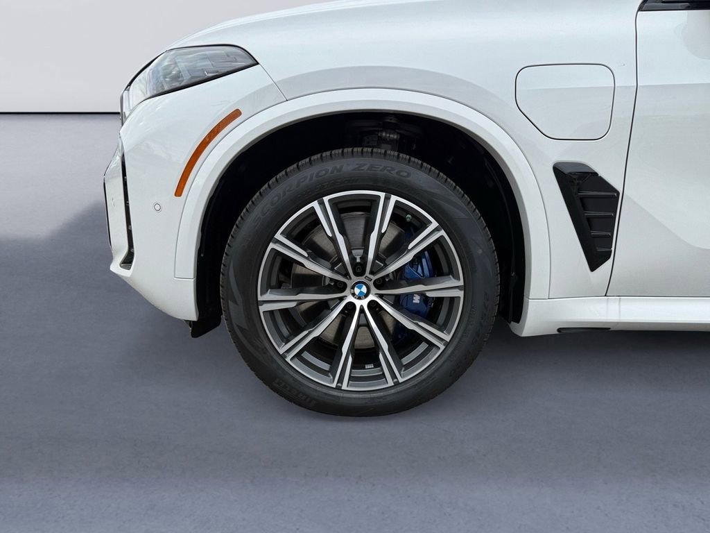 New 2026 BMW X5 xDrive50e w/ Executive Package image 9