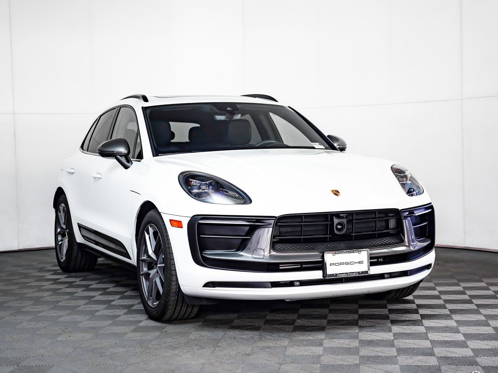 Used 2025 Porsche Macan Turbo image 8