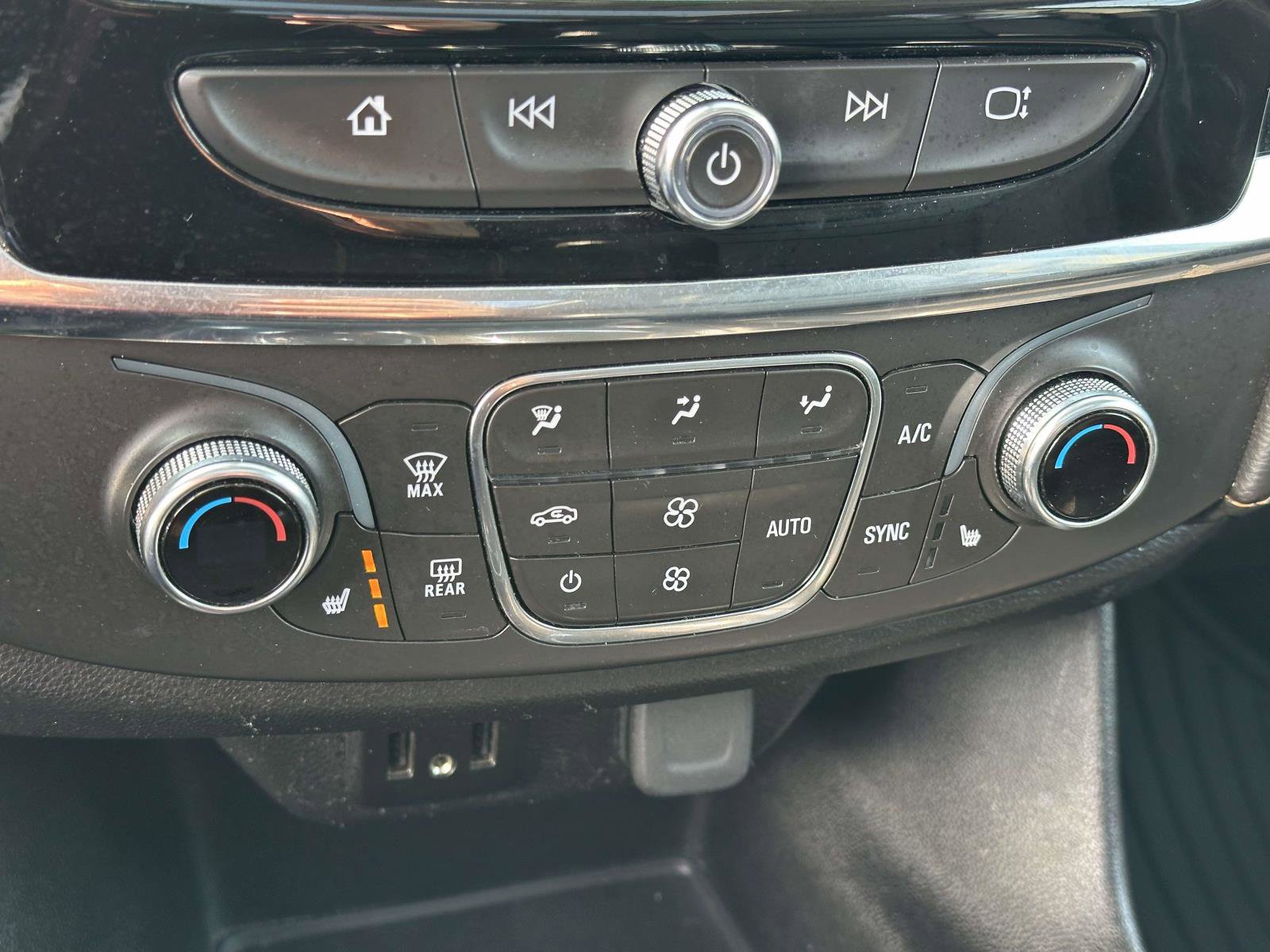 Used 2019 Chevrolet Traverse LT w/ LT Premium Package AWD/4WD image 26