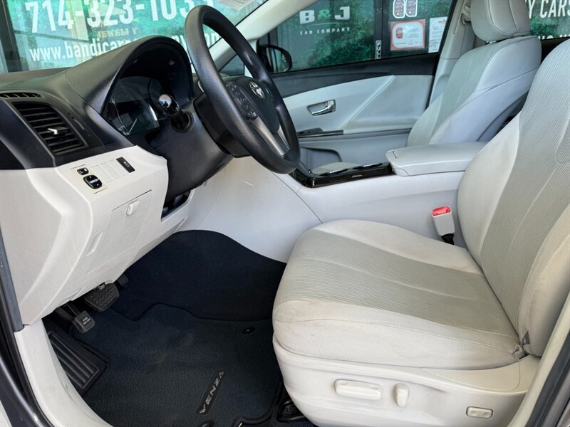 Used 2013 Toyota Venza LE FWD image 16