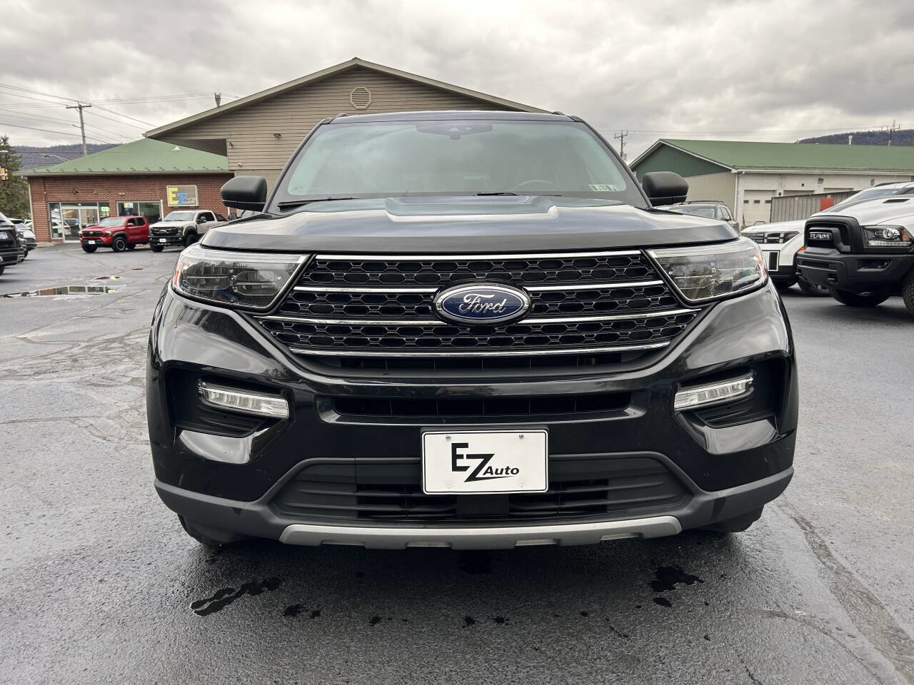 Used 2021 Ford Explorer XLT w/ Equipment Group 202A image 4