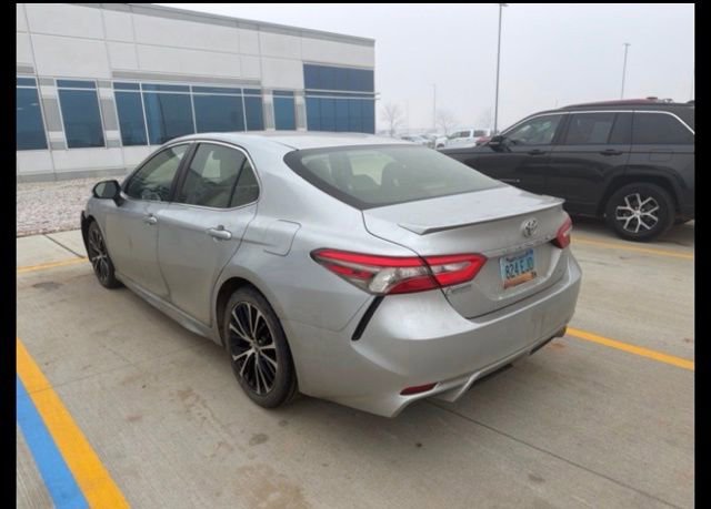Used 2018 Toyota Camry SE image 5