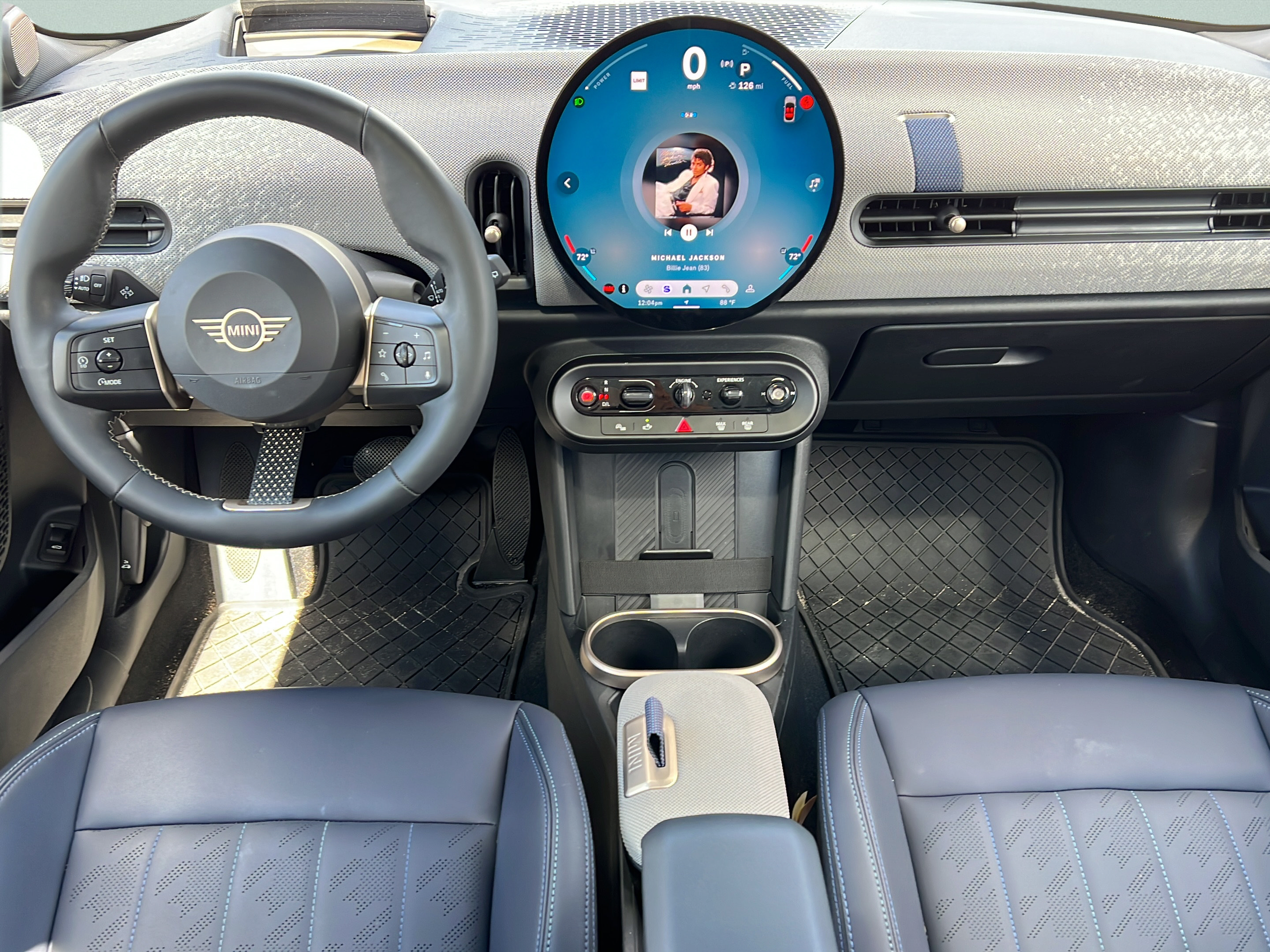 Used 2025 MINI Cooper 4-Door Hardtop FWD image 14