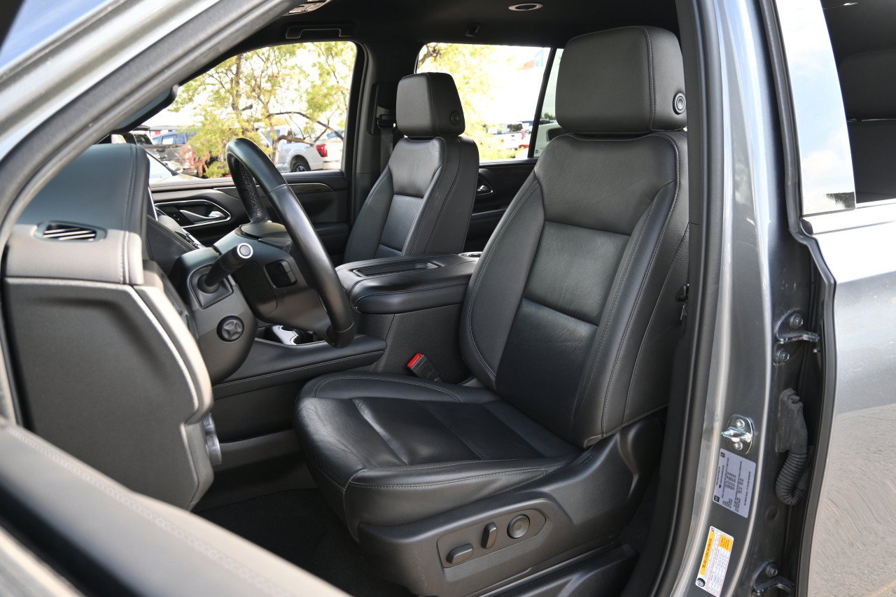 Used 2022 Chevrolet Tahoe LT w/ Luxury Package RWD image 18