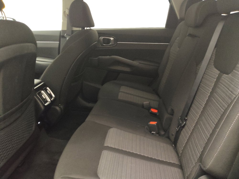 Used 2022 Kia Sorento LX image 18