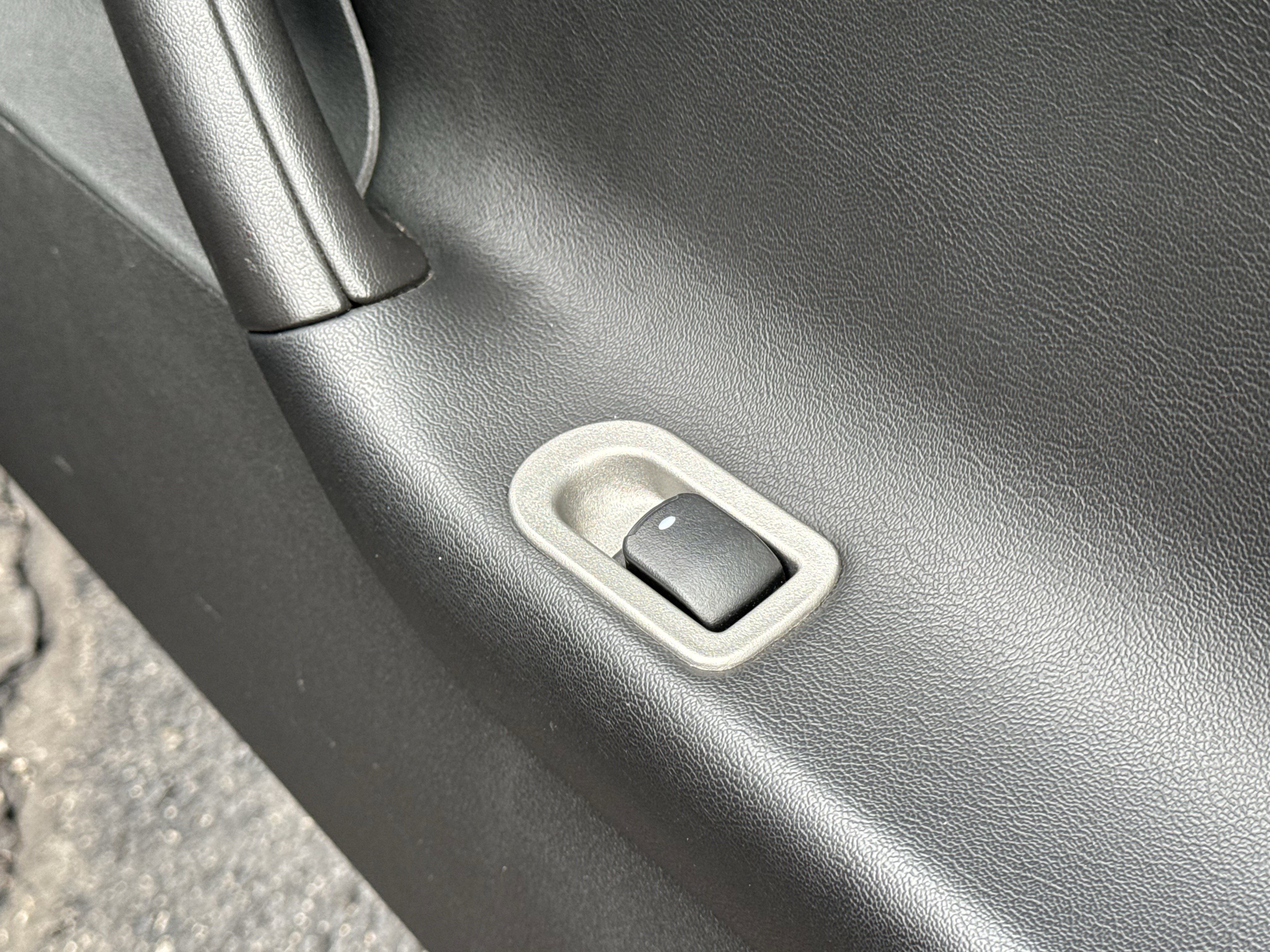 Used 2007 Pontiac Solstice Convertible w/ Premium Package image 29