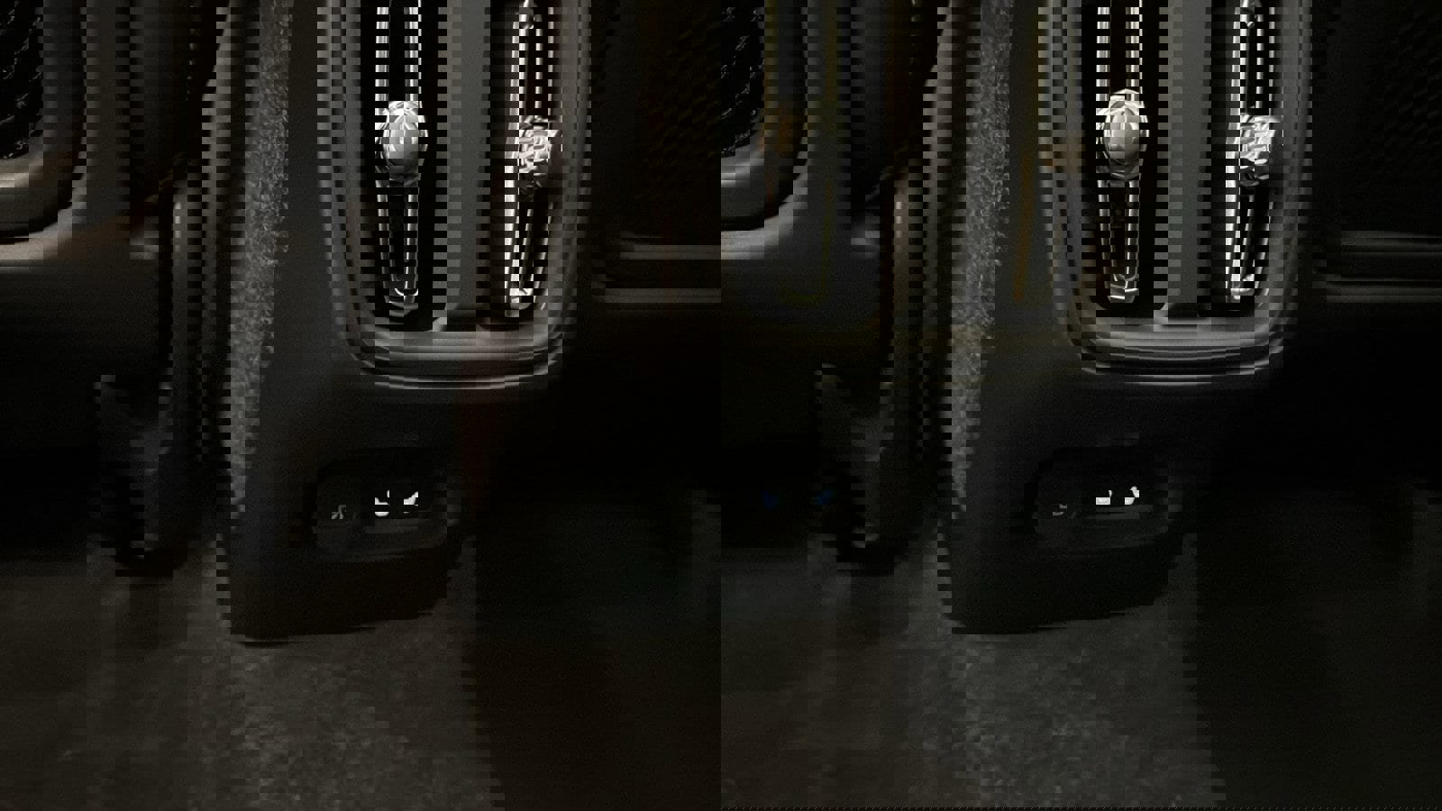 Used 2026 Volvo XC40 B5 Plus w/ Protection Package Premier image 28