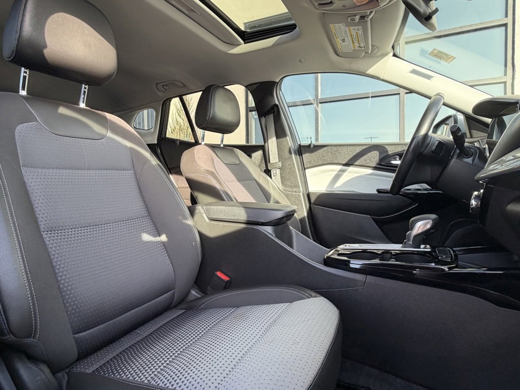 Used 2024 Chevrolet Trax LT w/ Sunroof Package image 22