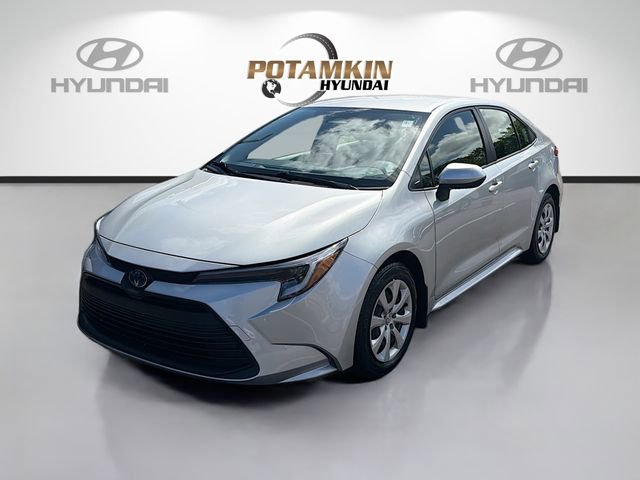 Used 2025 Toyota Corolla LE image 1