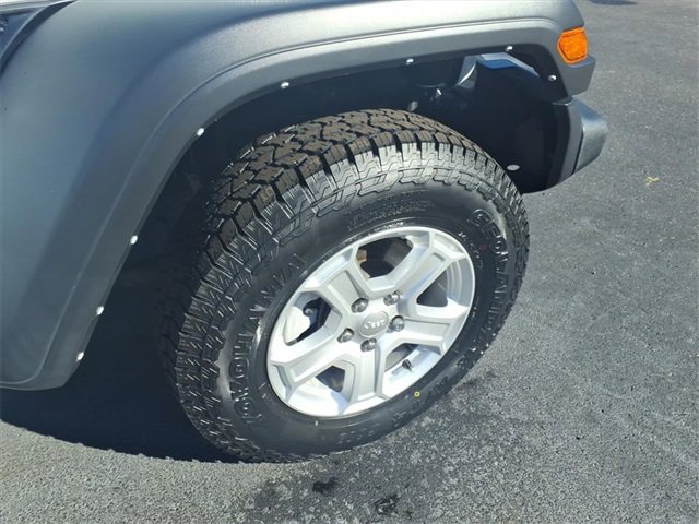 Used 2022 Jeep Wrangler Sport S image 4