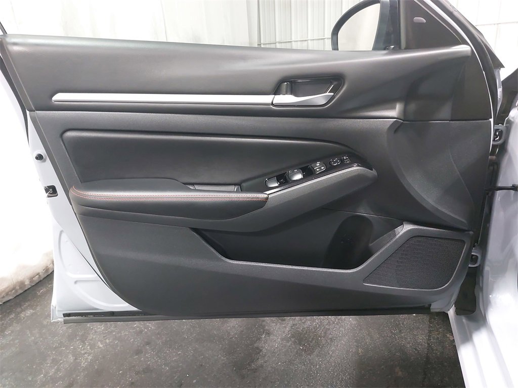 Used 2025 Nissan Altima 2.5 SR image 26