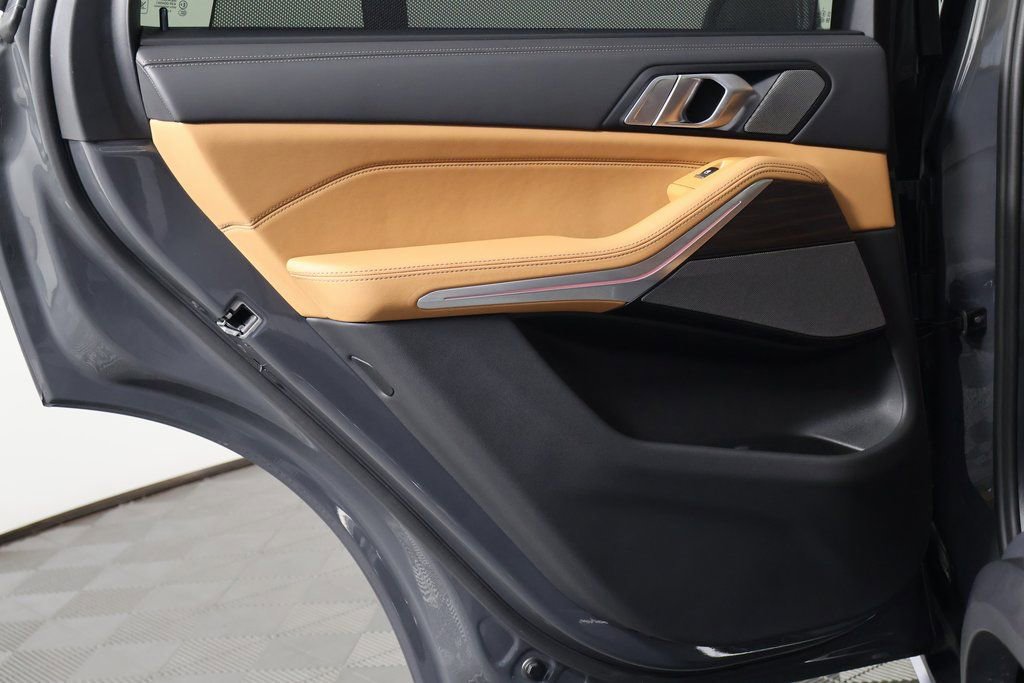 Used 2026 BMW X5 sDrive40i w/ Climate Comfort Package image 13