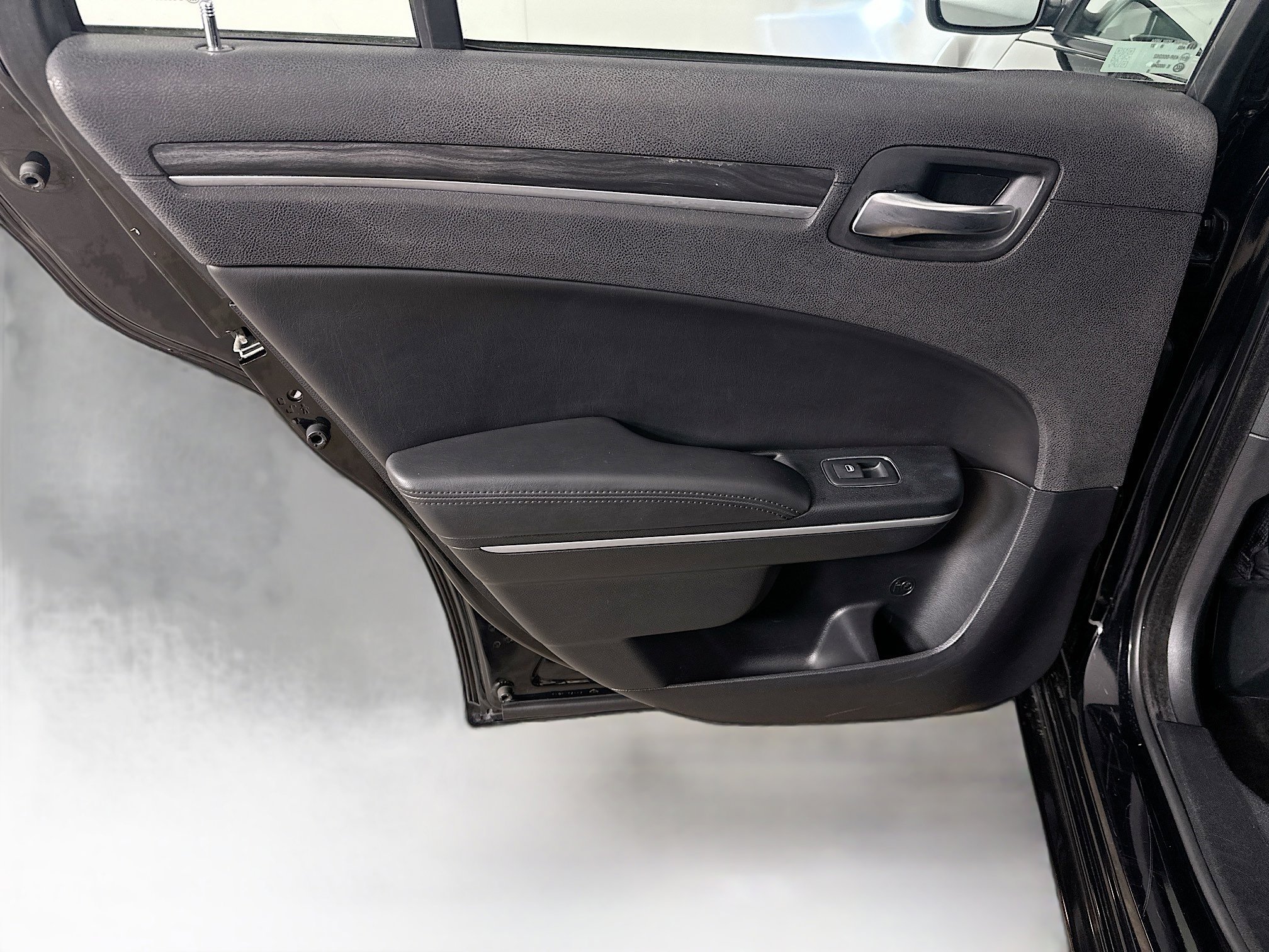 Used 2019 Chrysler 300 Touring w/ Sport Appearance Package image 25