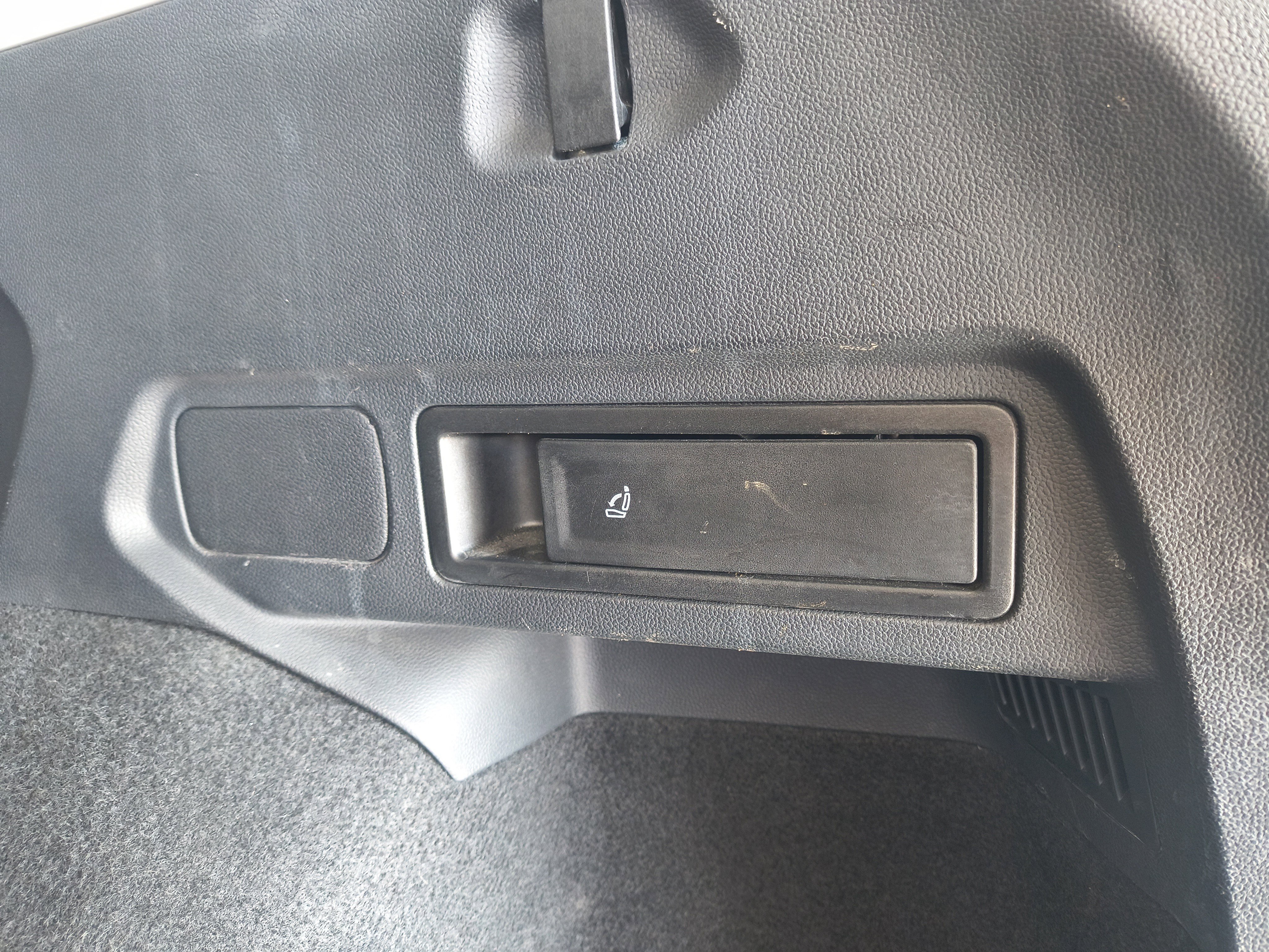 Used 2021 Volkswagen Tiguan S image 8