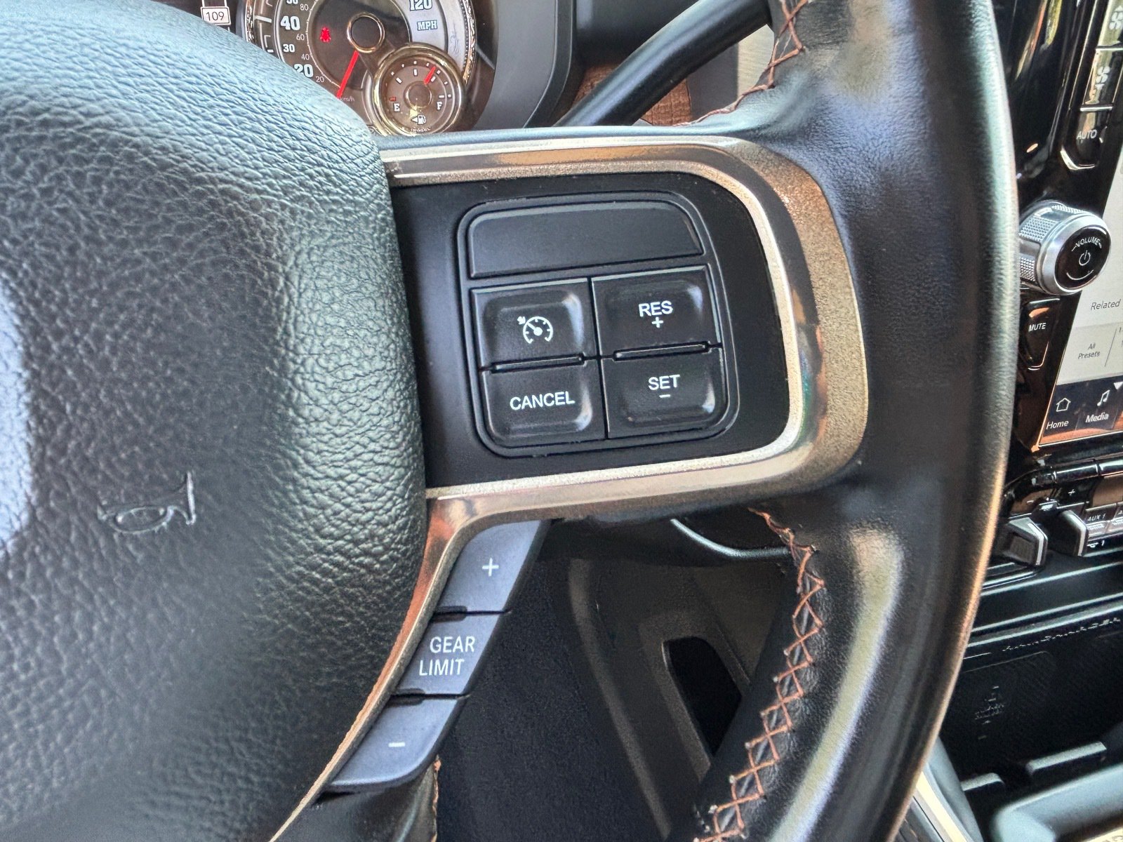 Used 2022 RAM 2500 Limited AWD/4WD image 23