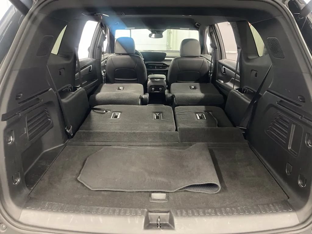 Used 2025 Buick Enclave Preferred AWD/4WD image 19