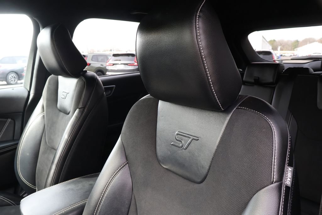 Used 2023 Ford Edge ST image 33