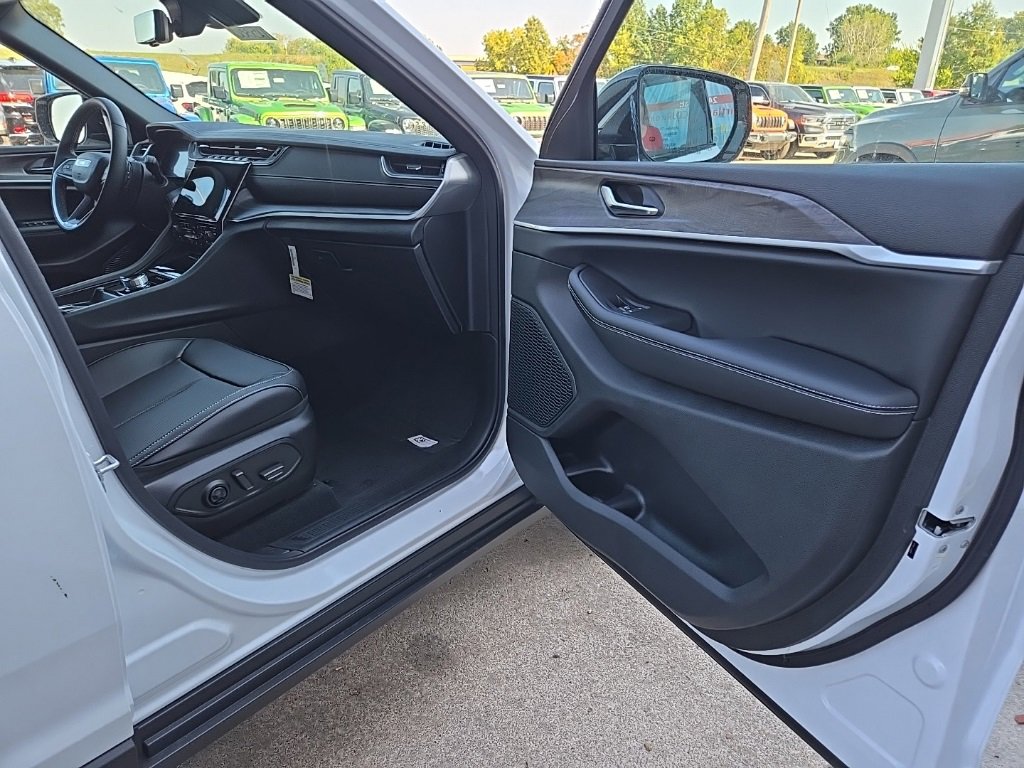 New 2025 Jeep Grand Cherokee Limited w/ Luxury Tech Group II image 74