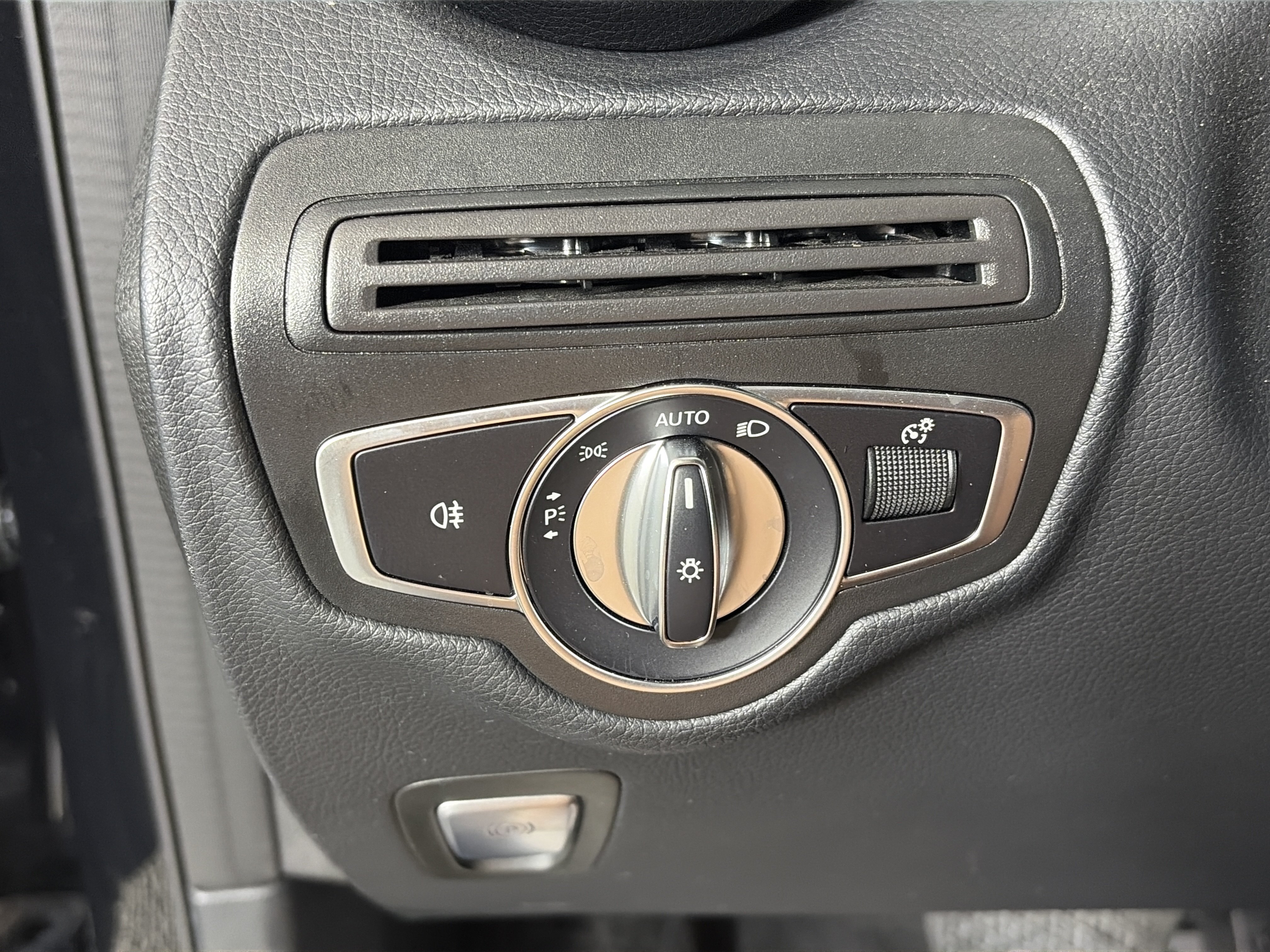 Used 2019 Mercedes-Benz GLC 300 4MATIC image 28