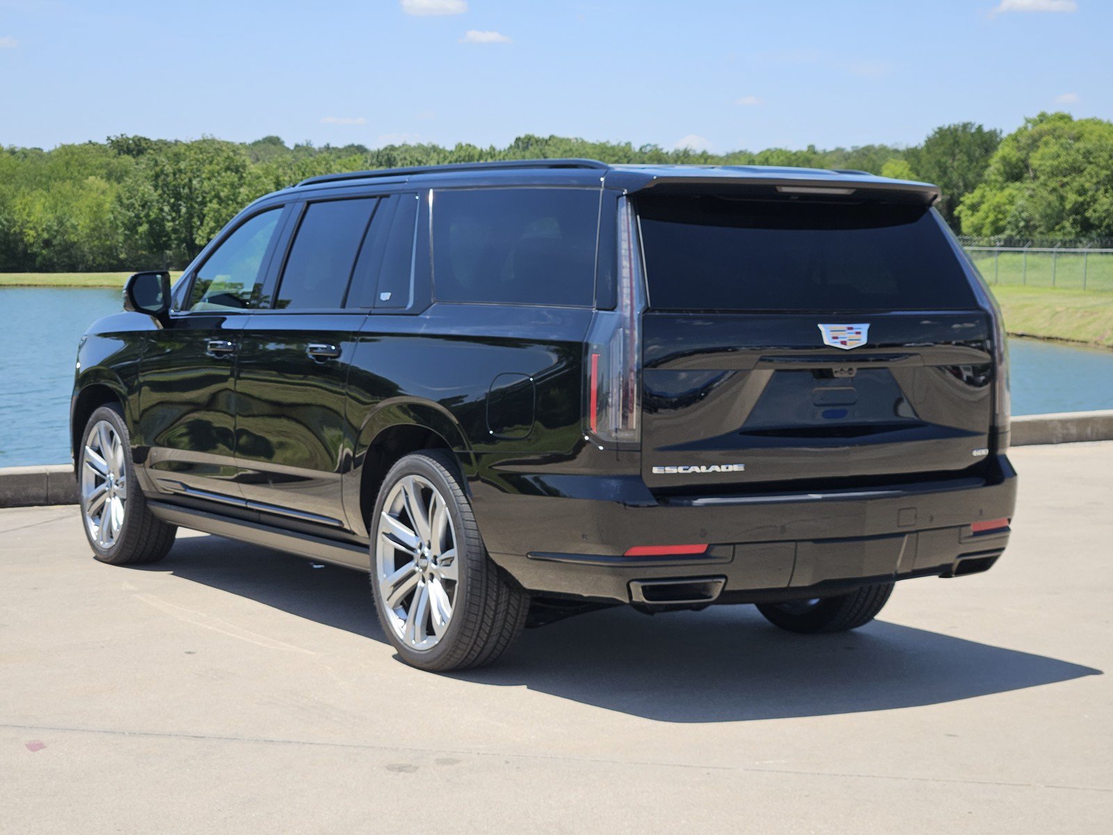 New 2026 Cadillac Escalade ESV Sport w/ Touring Package AWD/4WD image 4