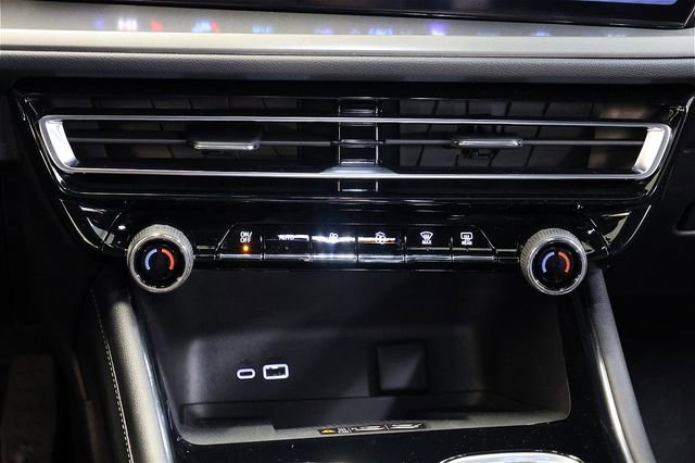 New 2026 Chevrolet Traverse LT w/ Midnight/Sport Edition image 13