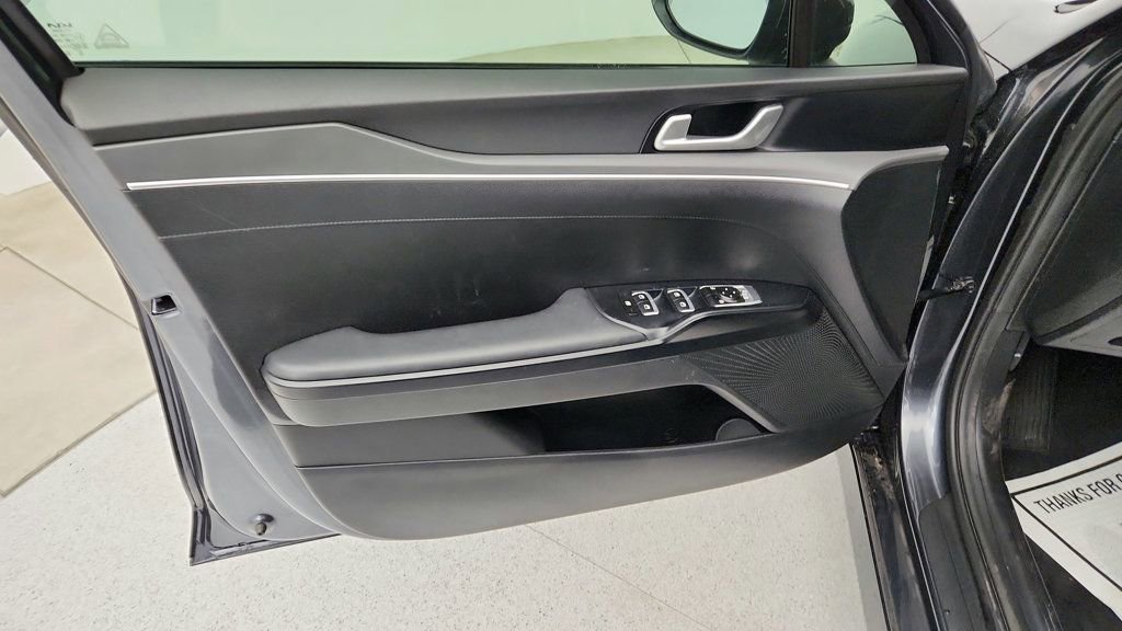 Used 2022 Kia K5 LXS image 10