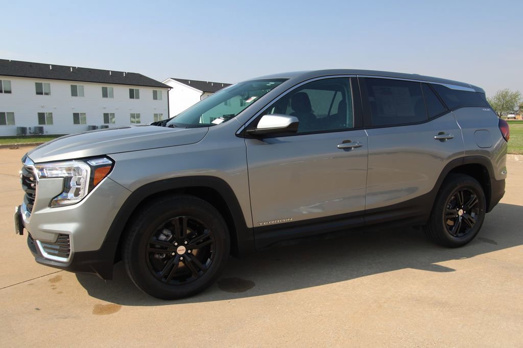 Used 2024 GMC Terrain SLE image 16