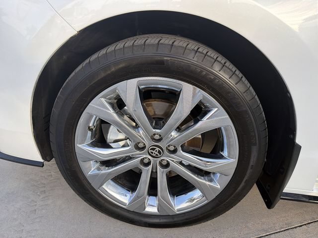 Certified 2024 Toyota Sienna Platinum FWD image 32