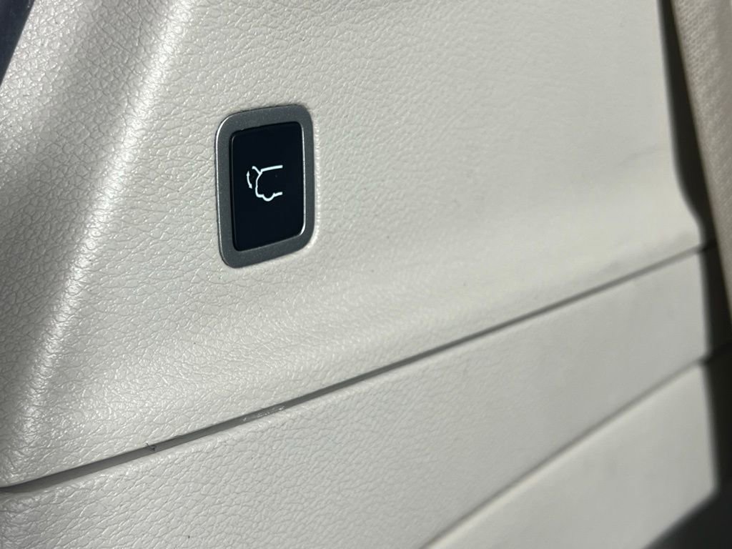 Used 2024 Chrysler Pacifica Touring-L image 31