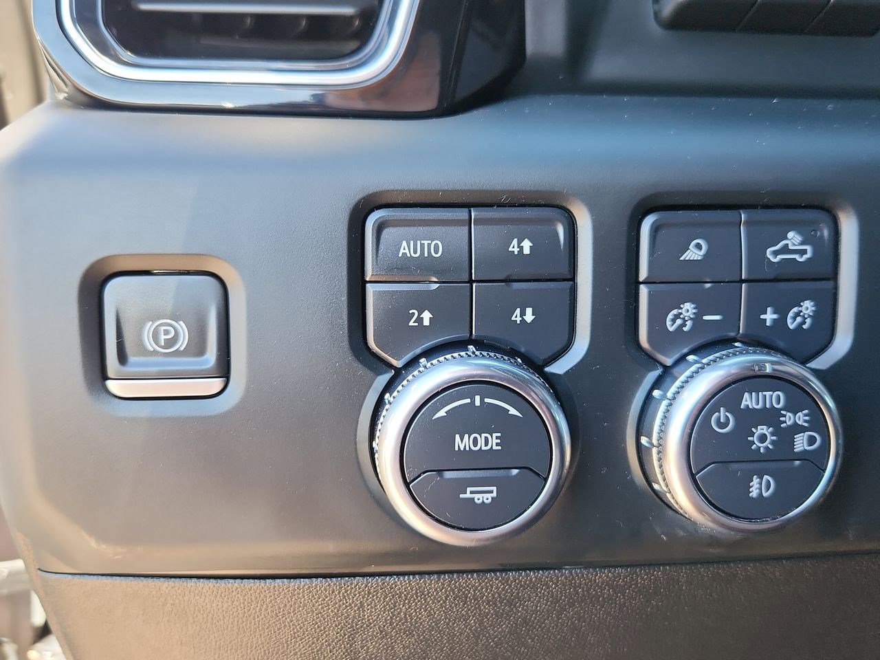 Used 2024 GMC Sierra 3500 Denali Ultimate image 15