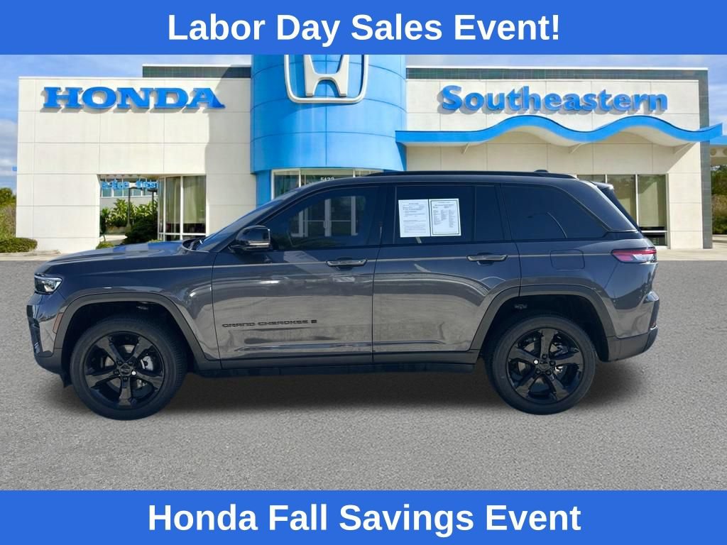 Used 2024 Jeep Grand Cherokee Altitude AWD/4WD image 6