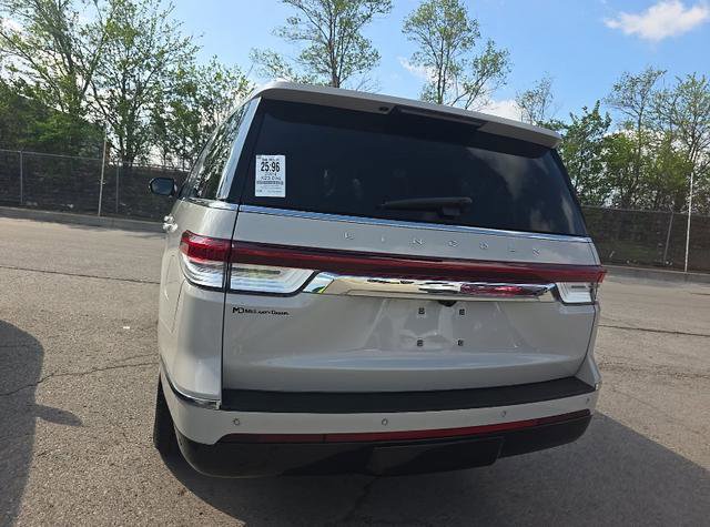 Used 2024 Lincoln Navigator L Reserve AWD/4WD image 8