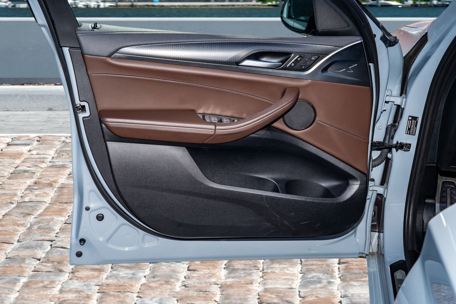 Used 2023 BMW X4 M40i w/ Premium Package image 9