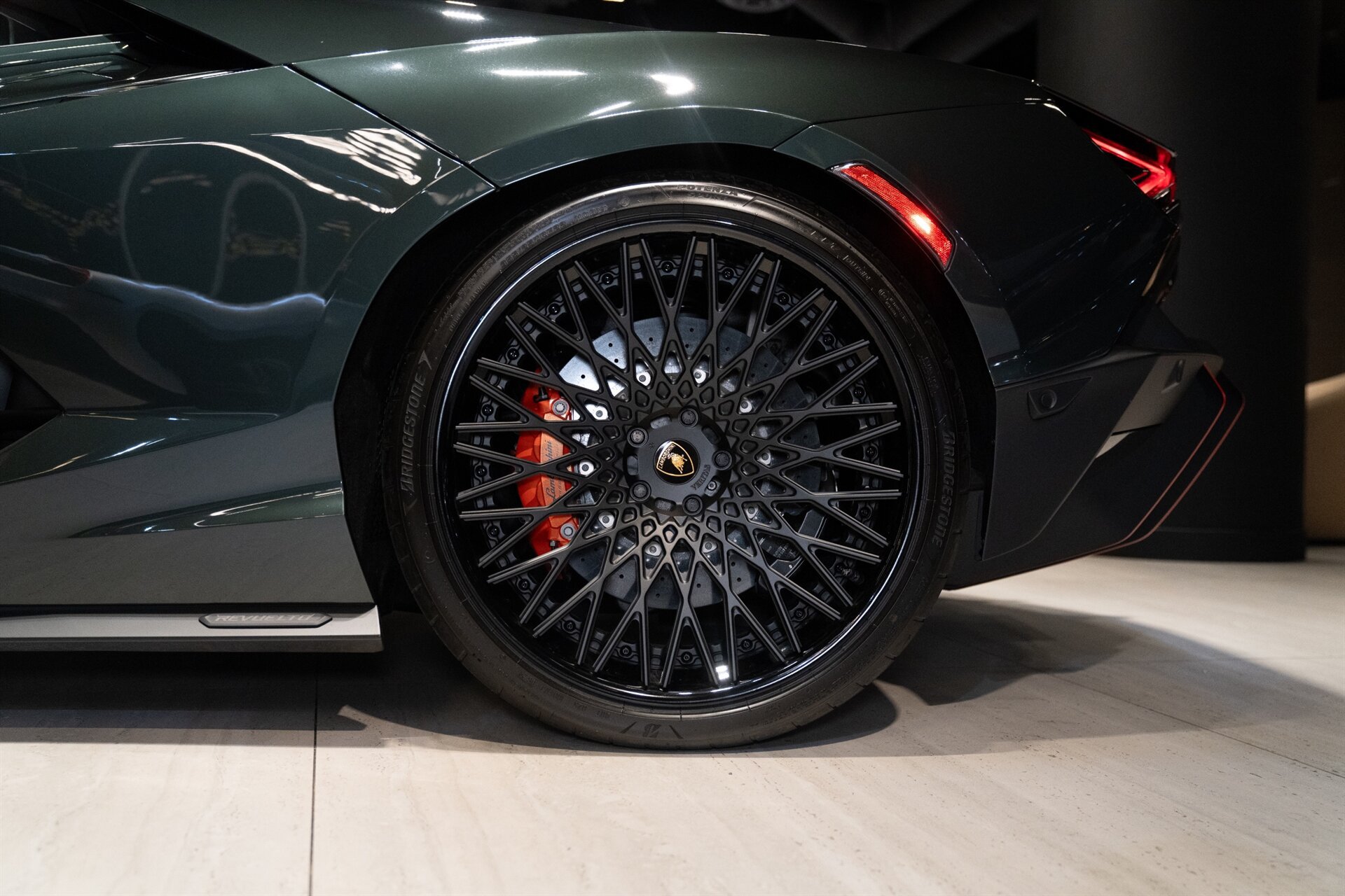 Used 2024 Lamborghini Revuelto AWD/4WD image 17