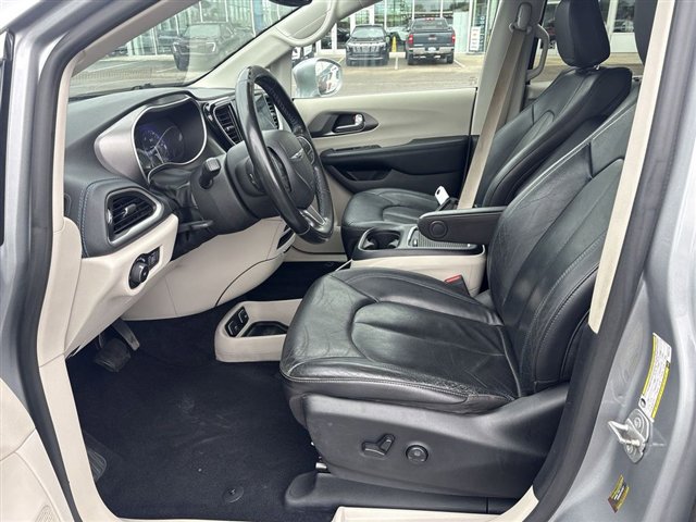 Used 2021 Chrysler Pacifica Touring-L AWD/4WD image 18