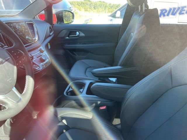 New 2026 Chrysler Pacifica Select image 14