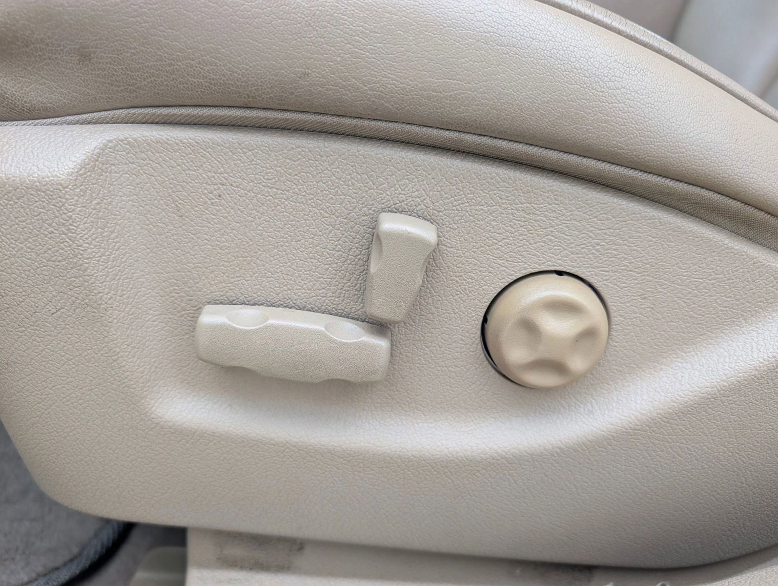 Used 2011 Cadillac STS RWD image 12