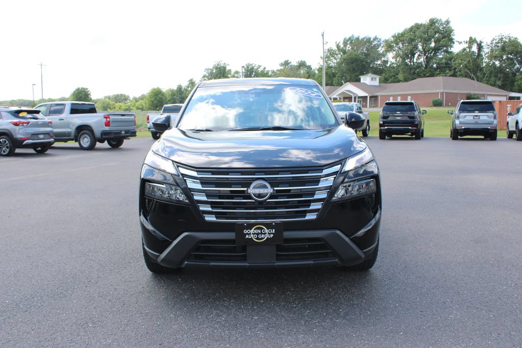 Used 2024 Nissan Rogue SV AWD/4WD image 3