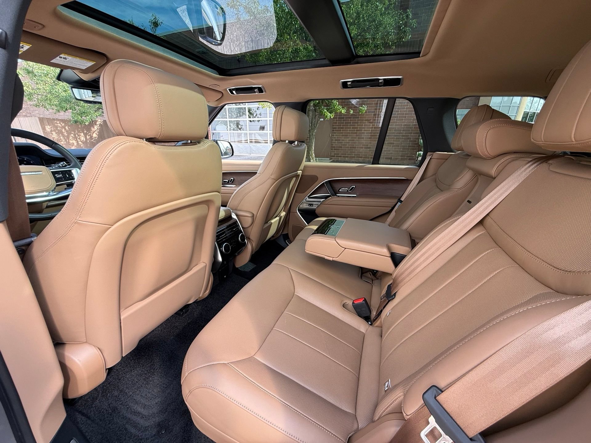 Used 2025 Land Rover Range Rover SE AWD/4WD image 25
