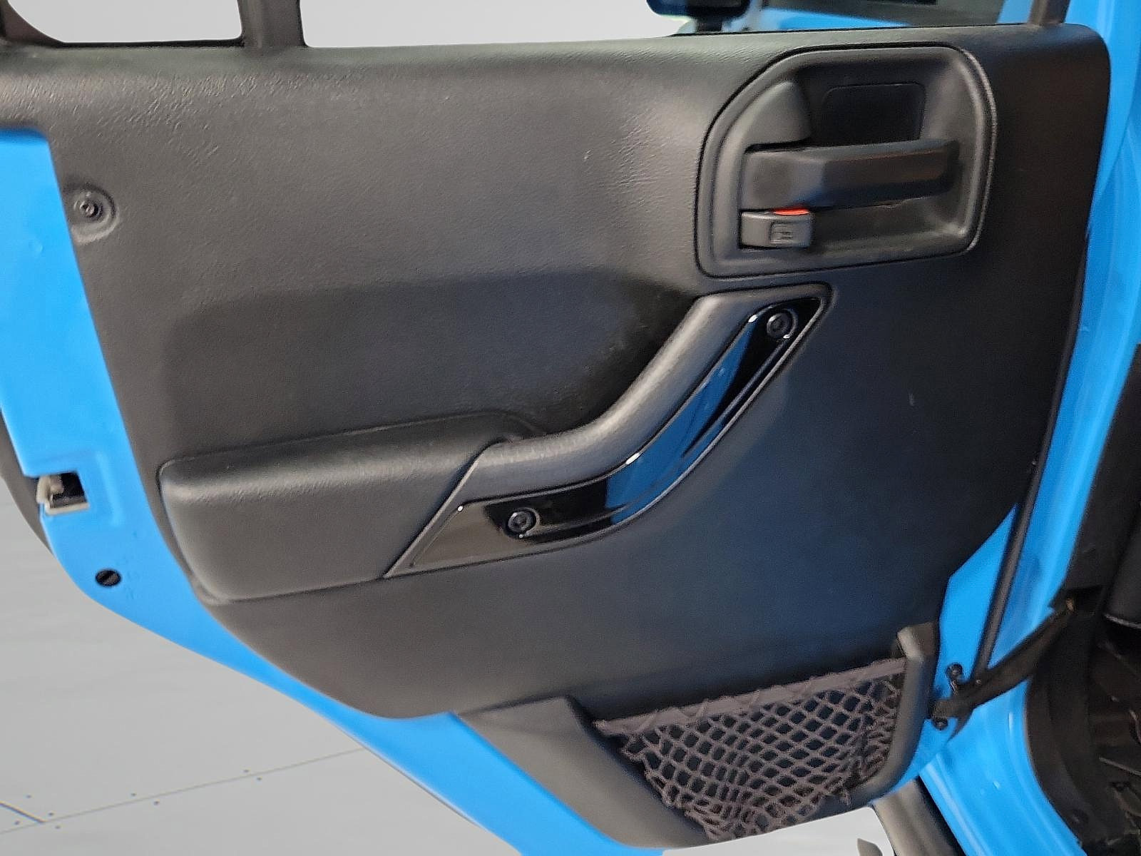 Used 2017 Jeep Wrangler Unlimited Sahara AWD/4WD image 9