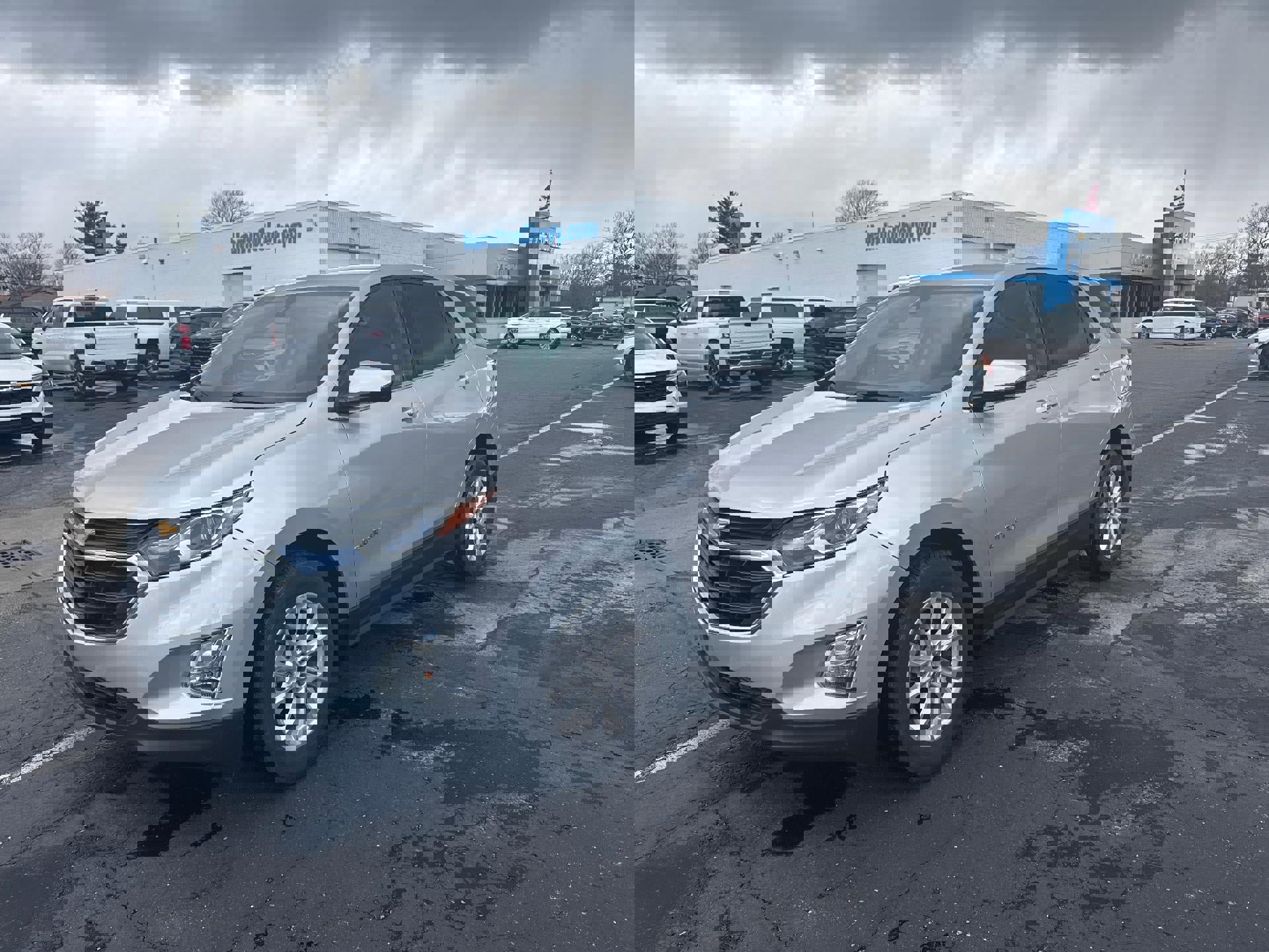 Used 2019 Chevrolet Equinox LT image 2