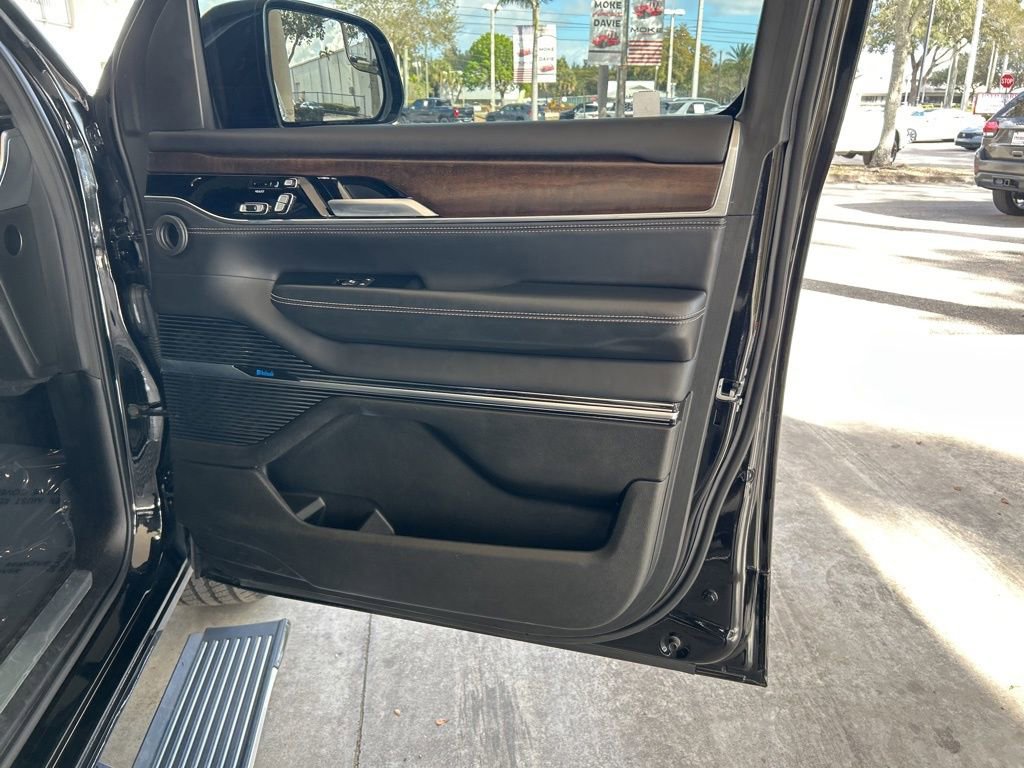 Used 2024 Jeep Grand Wagoneer L 4WD image 26