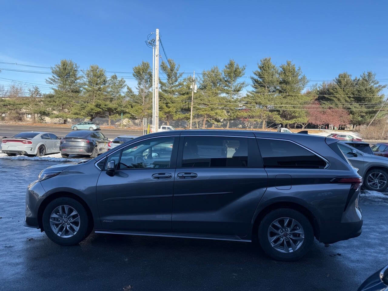 Used 2021 Toyota Sienna LE image 8