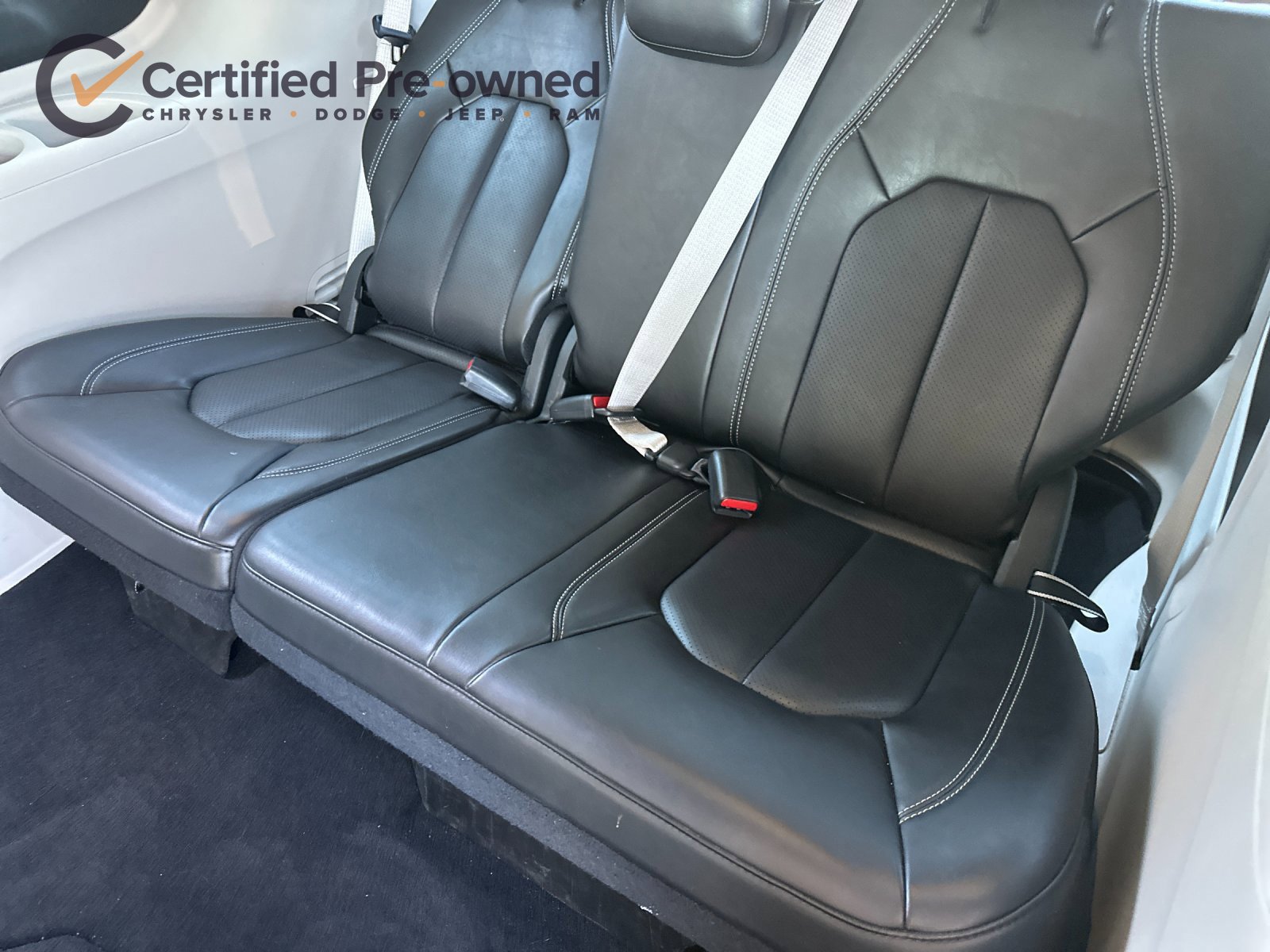 Used 2023 Chrysler Pacifica Touring-L FWD image 15